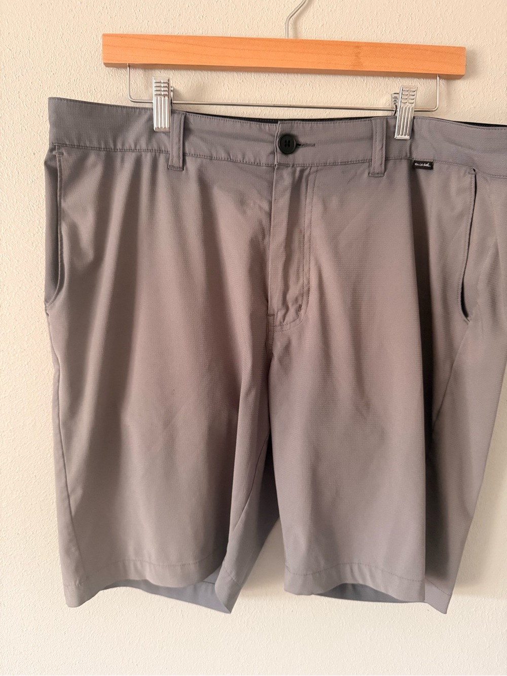 Travis Mathew Men's Gray Performance golf Shorts size 36